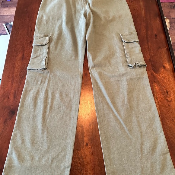 SOLD-High-Waisted Green Cargo Pants - Picture 8 of 10